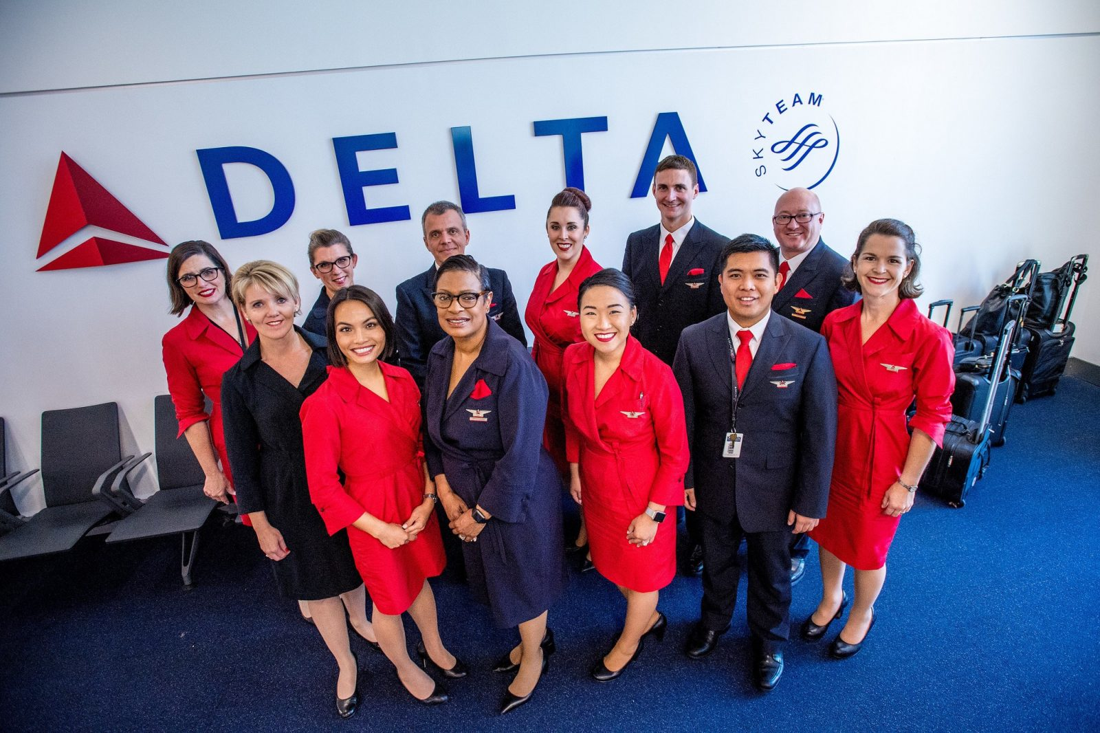 the image shows the employees of Delta Air Lines huddled together for a picture. 